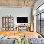 Charming 1Br Condo - Full Kitchen - Uptown Living